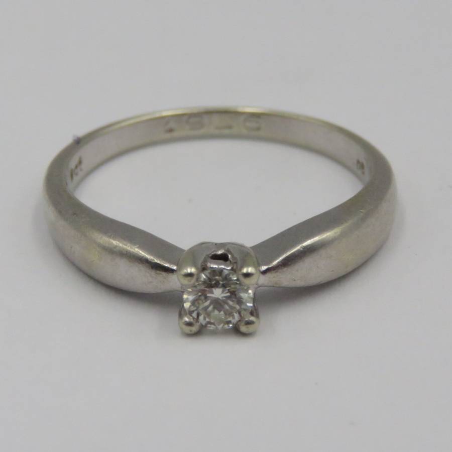 9kt white gold ring with 0.25 carat diamond (high quality) weight 3.2g, Size P