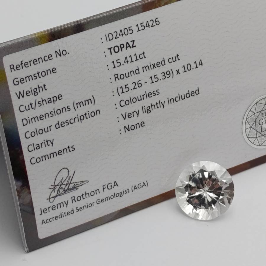 Colourless Topaz of 15,4 carat Round Mixed cut with Gemlab certificate