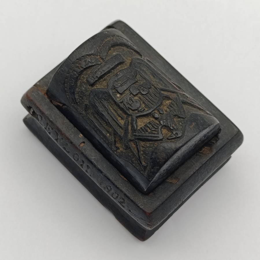 Boer War POW Prisoner of War ebony stamp box with ZAR Emblem - inscribed Boeren kamp Ceylon 1902