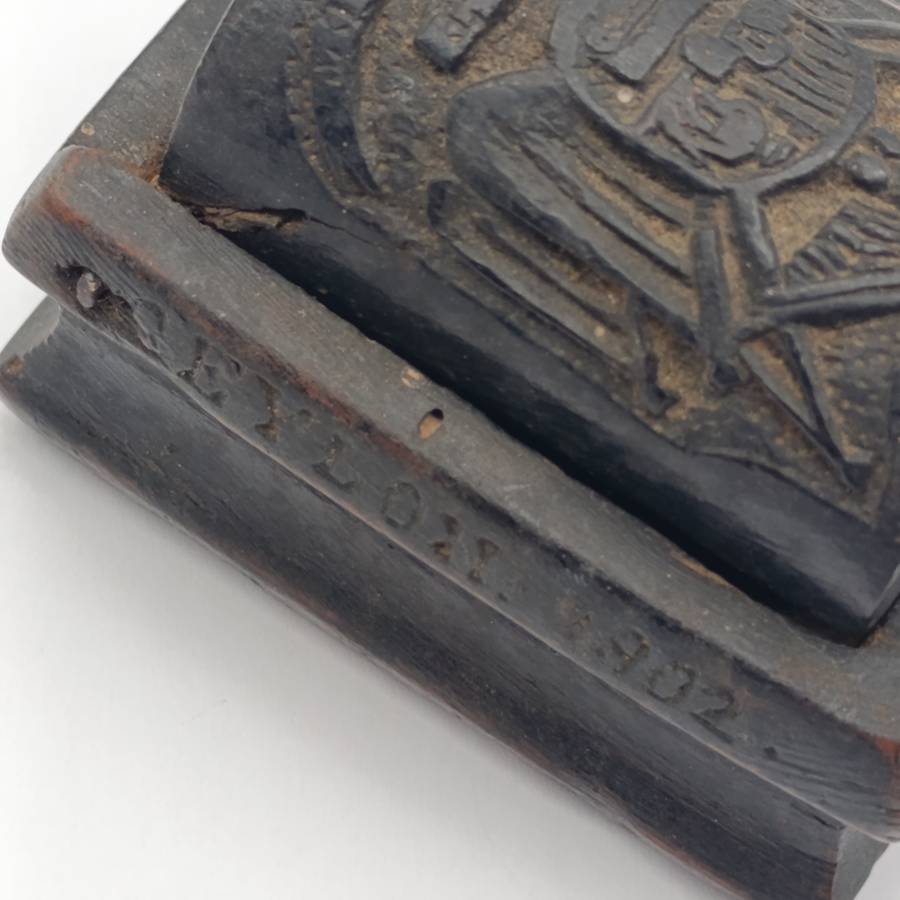 Boer War POW Prisoner of War ebony stamp box with ZAR Emblem - inscribed Boeren kamp Ceylon 1902