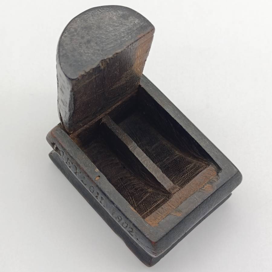 Boer War POW Prisoner of War ebony stamp box with ZAR Emblem - inscribed Boeren kamp Ceylon 1902