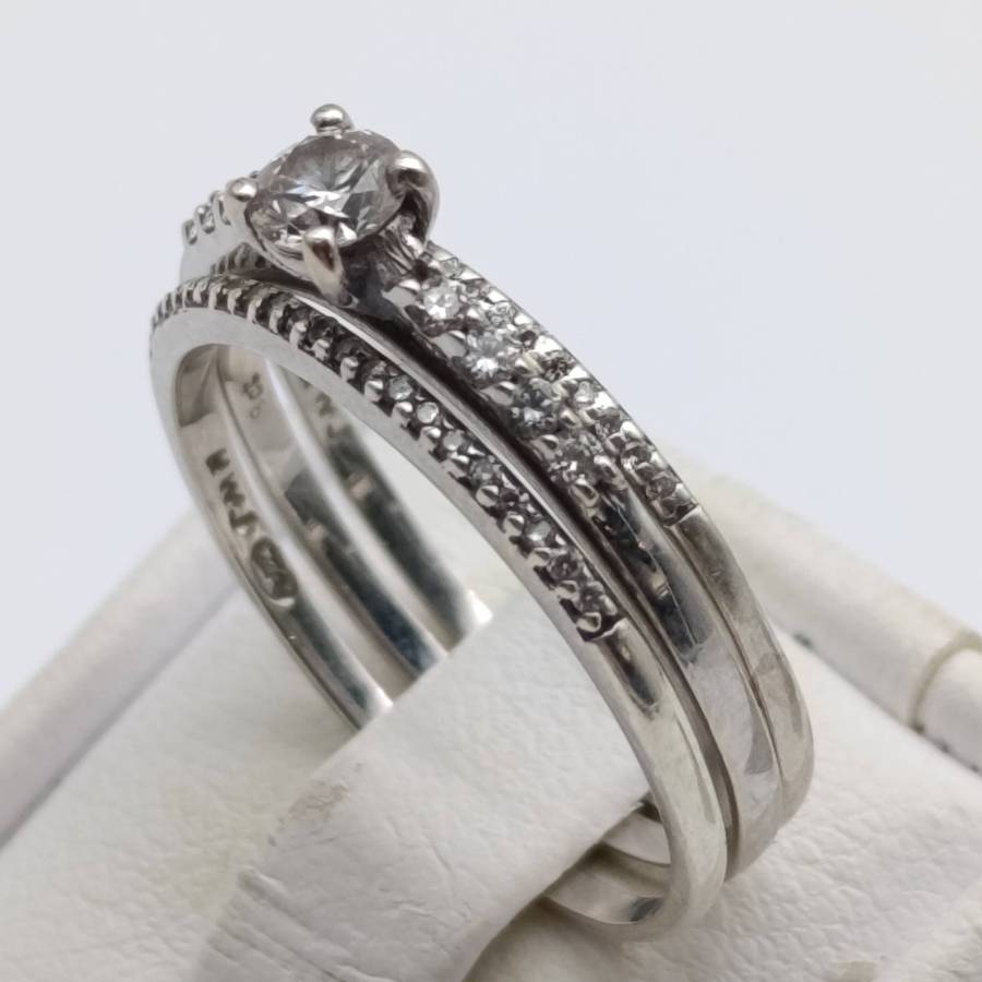 9kt white gold diamond wedding ring size Q set - weighs 4.3g