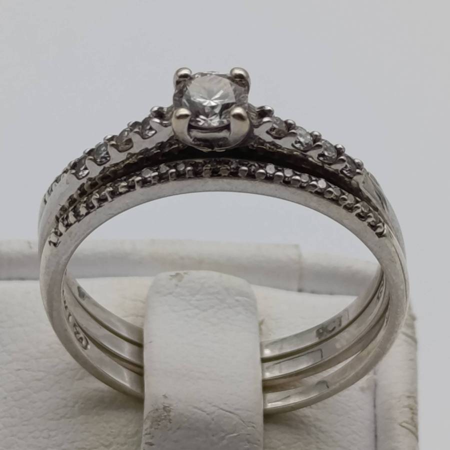 9kt white gold diamond wedding ring size Q set - weighs 4.3g