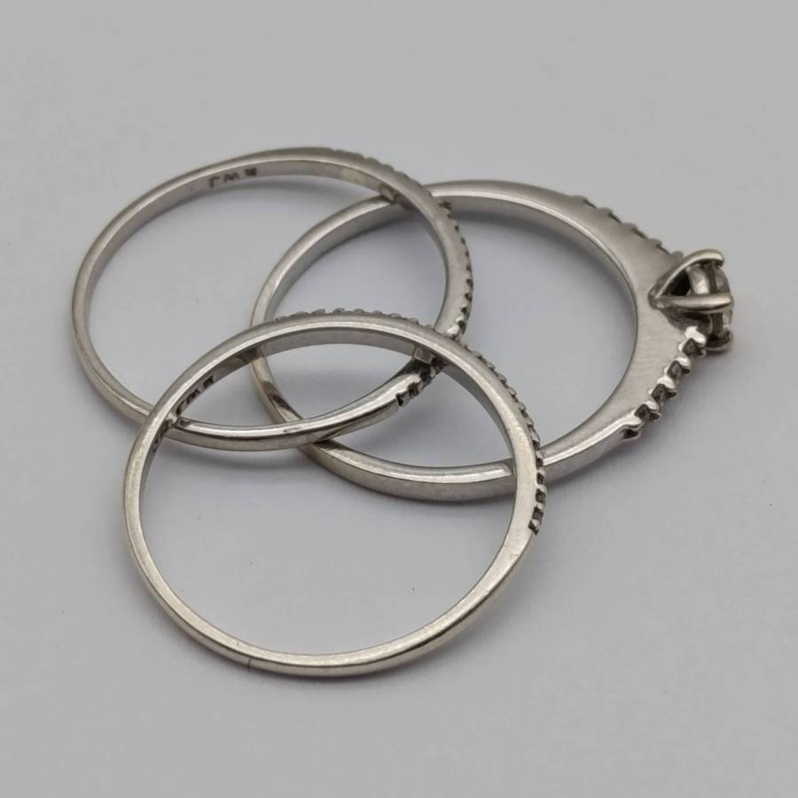9kt white gold diamond wedding ring size Q set - weighs 4.3g