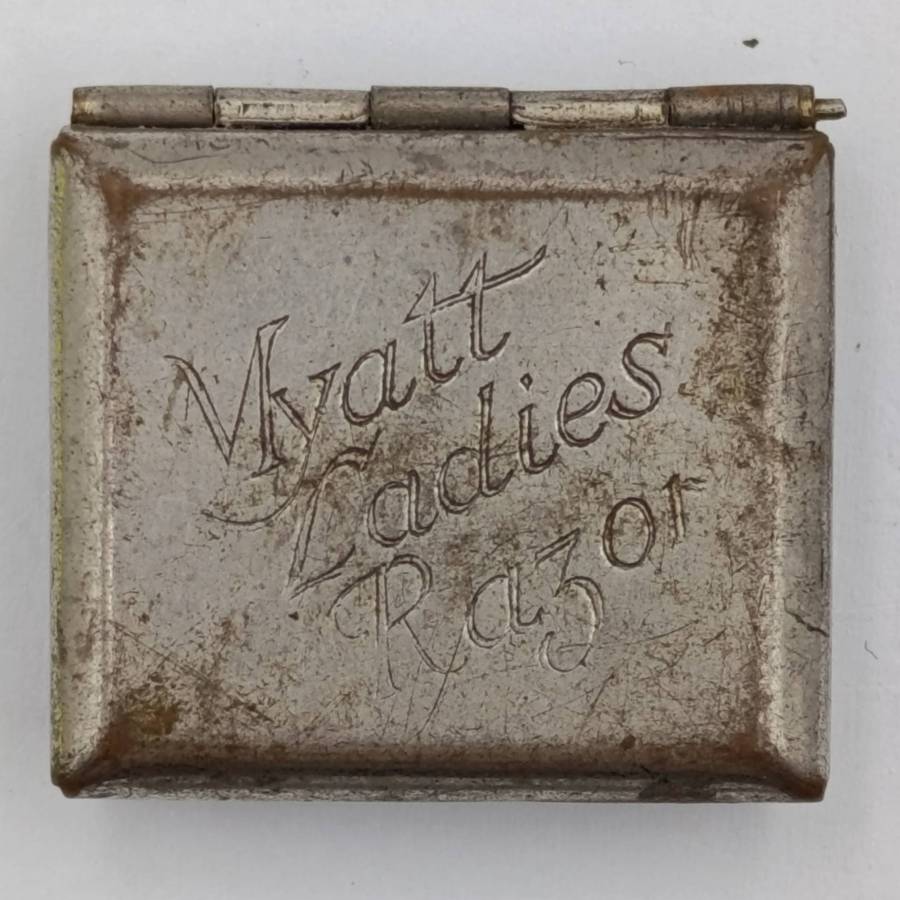 Vintage Myatt Ladies Razor in small tin