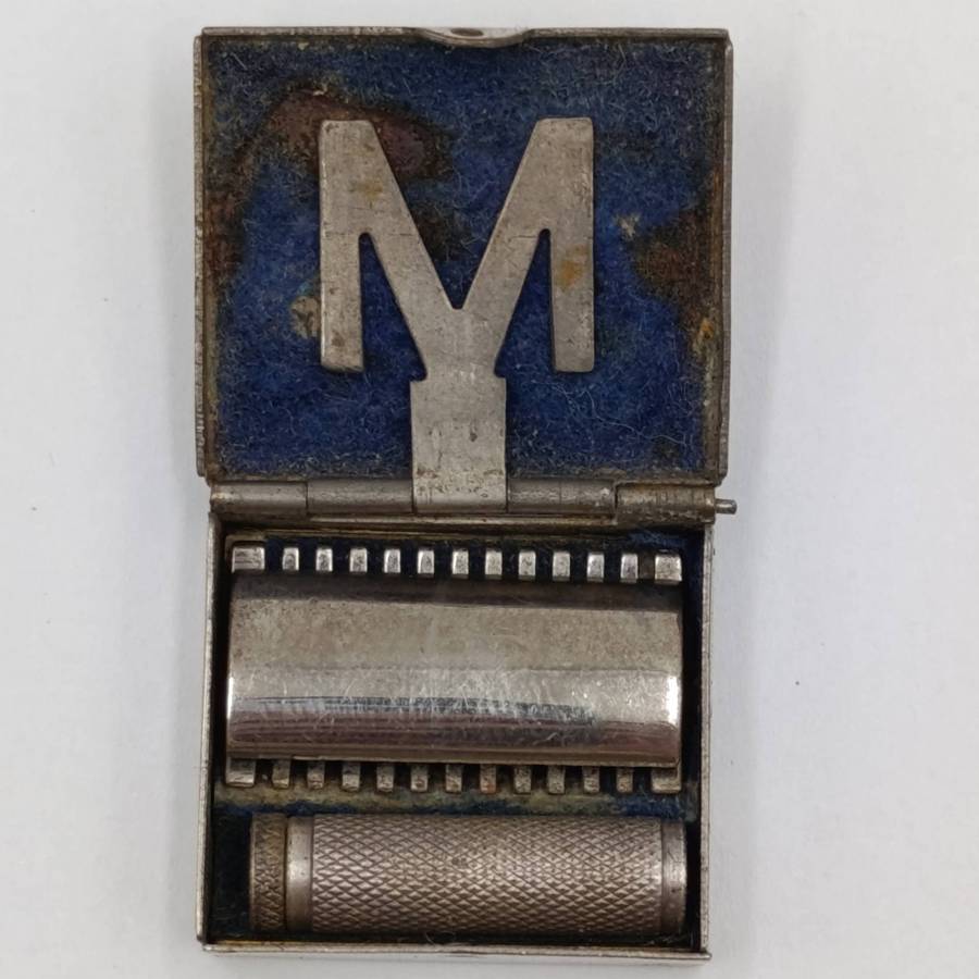 Vintage Myatt Ladies Razor in small tin