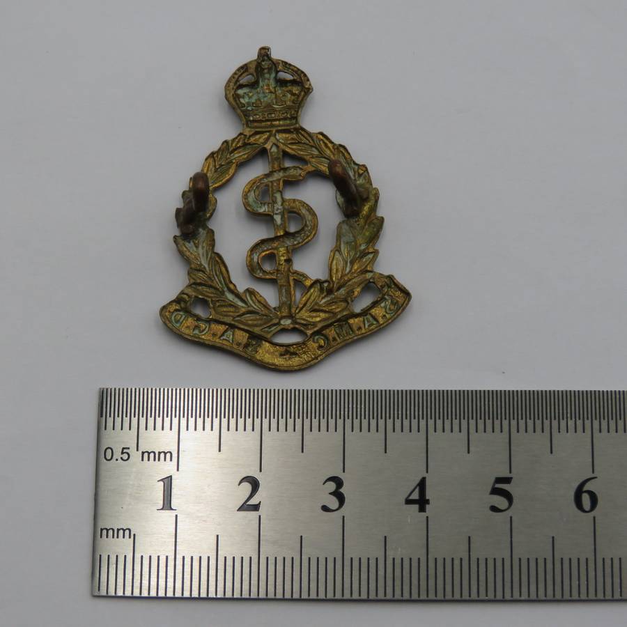 WW2 SA Medical Corps beret / collar badge
