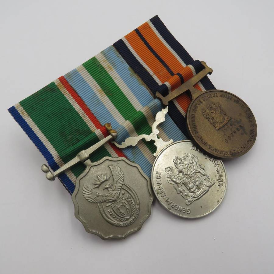 Set of 5 SA Army medals including UN peace medal and Tshumelo Ikatelaho with peace support clasp