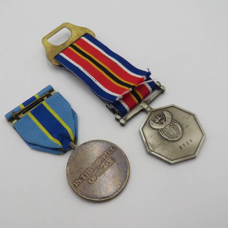 Set of 5 SA Army medals including UN peace medal and Tshumelo Ikatelaho with peace support clasp