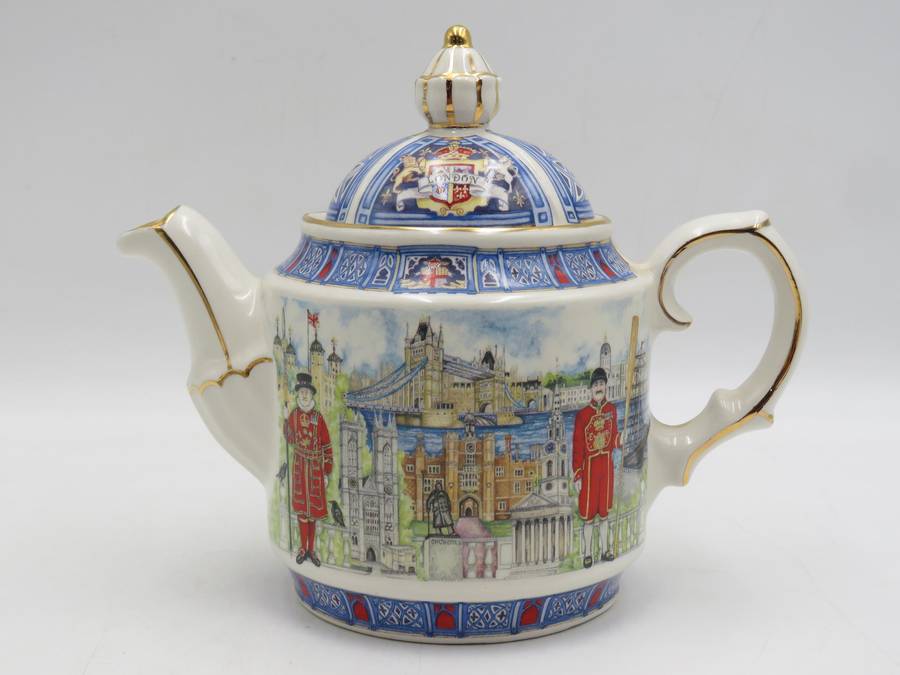 Vintage James Sadler Thameside Teapot