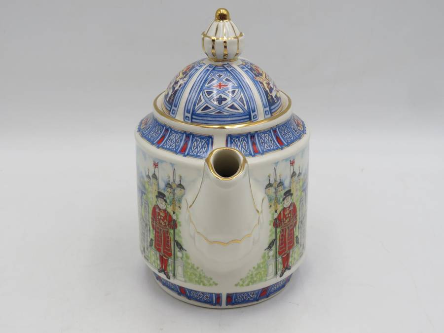 Vintage James Sadler Thameside Teapot