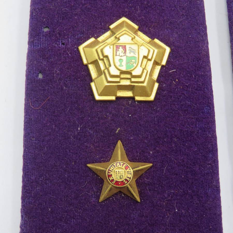Pair of SADF commandant Chaplain rank epaulettes - minor cloth damage
