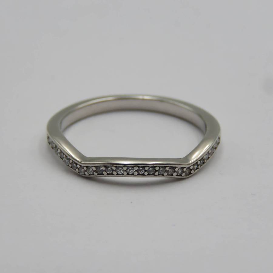 Sterling silver ring band with clear stones - weighs 1.7g - size N