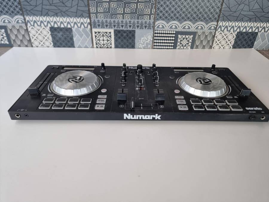 Numark Mixtrack Pro3 DJ Controller