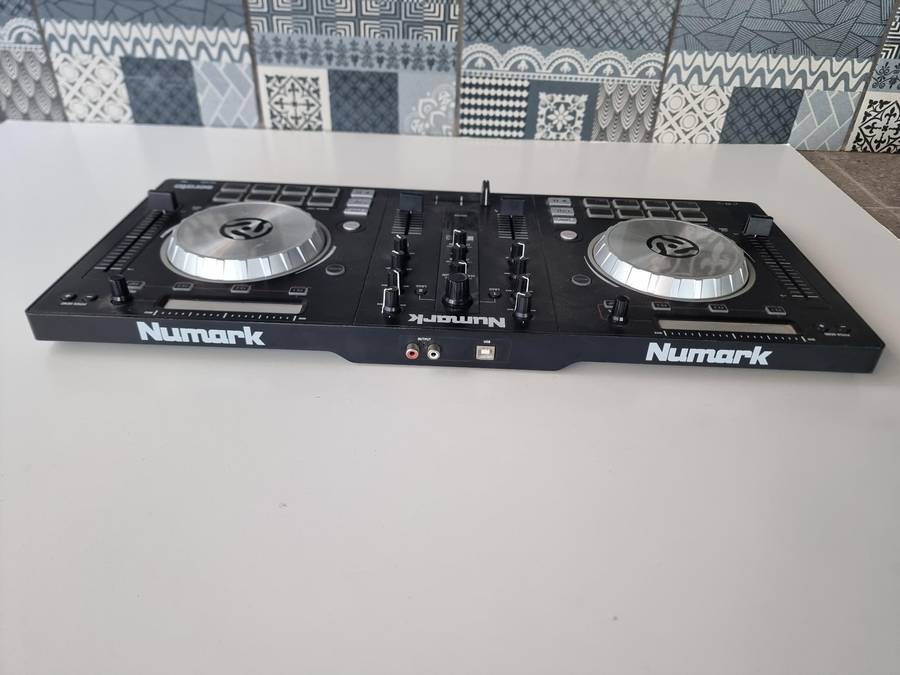 Numark Mixtrack Pro3 DJ Controller