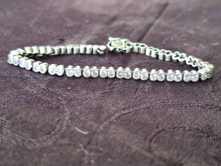 CZ Tennis Bracelet 925 Sterling Silver. ( Genuine Silver.)