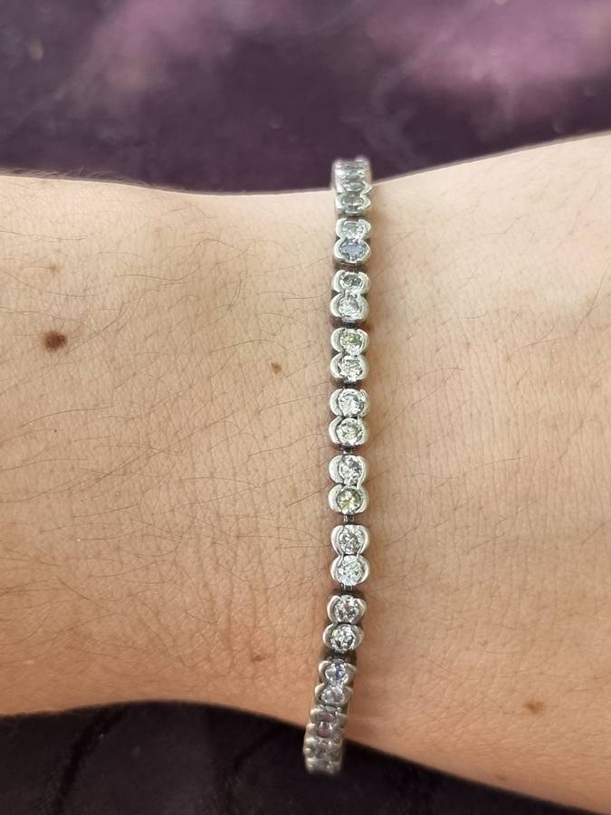 CZ Tennis Bracelet 925 Sterling Silver. ( Genuine Silver.)