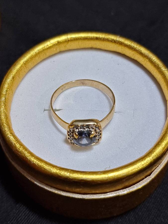 Cushion Cut Sapphire 9CT Yellow Gold Ring. ( Genuine Gold. )
