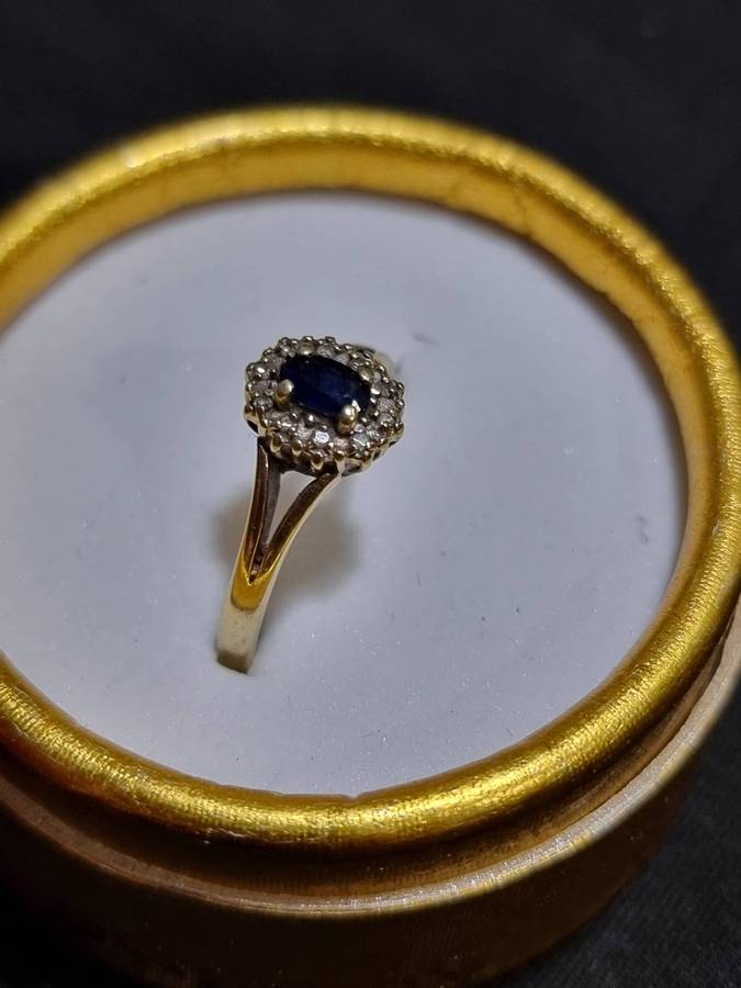 Blue Sapphire 9CT Yellow Gold Ring.( Genuine Gold.)
