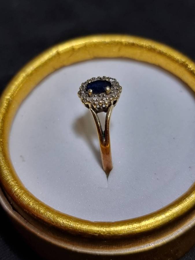 Blue Sapphire 9CT Yellow Gold Ring.( Genuine Gold.)