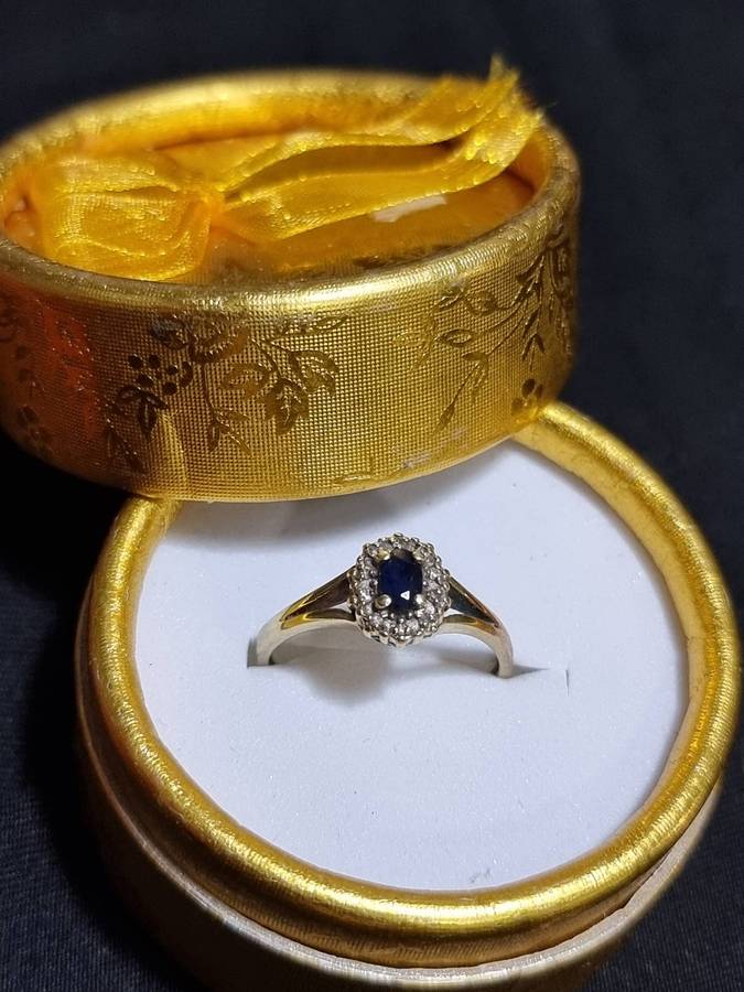 Blue Sapphire 9CT Yellow Gold Ring.( Genuine Gold.)