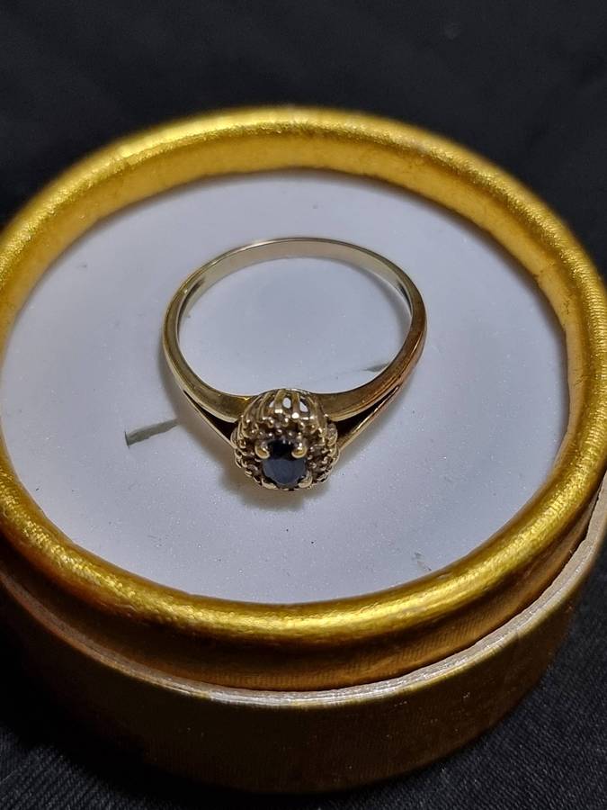 Blue Sapphire 9CT Yellow Gold Ring.( Genuine Gold.)