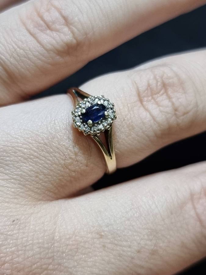 Blue Sapphire 9CT Yellow Gold Ring.( Genuine Gold.)