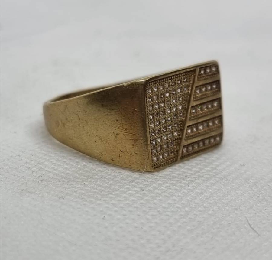 MENS "SIGNET RING" 925 Sterling Silver. Gold Plated ( Genuine Silver.)