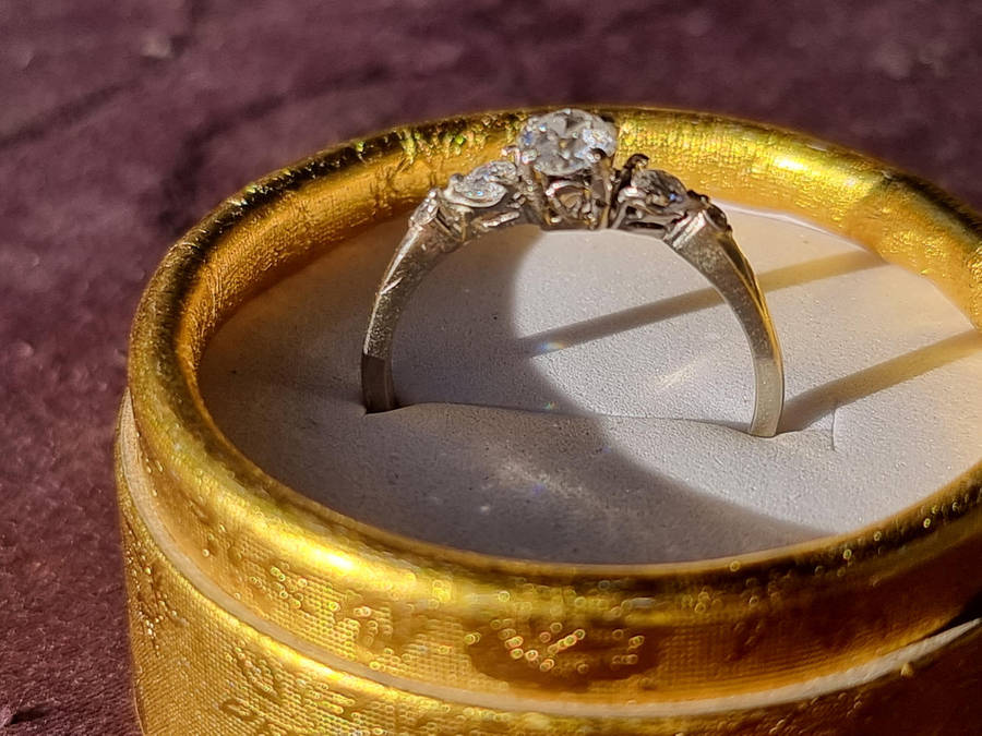 "0.70 CARAT NATURAL DIAMOND" ENGAGEMENY RING Set in 9CT White Gold. ( Genuine Gold.)