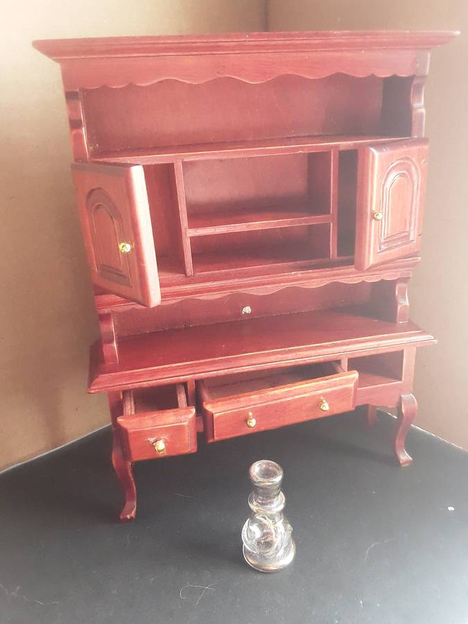 Doll House Furniture sideboard with glass vase