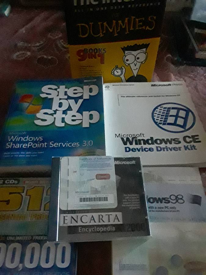 Microsoft Windows Book and Software Lot