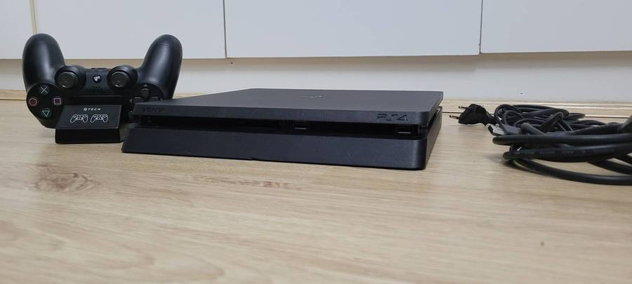 PS4 Slim Console 500Gb Control Immaculate
