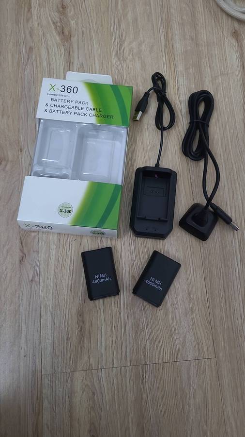 HUGE Xbox 360 Bundle Lots of accessories