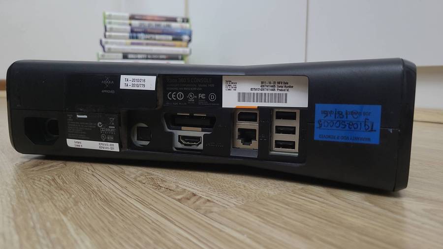 HUGE Xbox 360 Bundle Lots of accessories