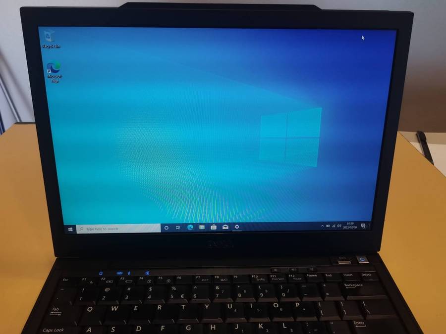 Dell Latitude E4300 - Intel Core 2 Duo @ 2.53GHz - 4GB RAM - 256GB HDD