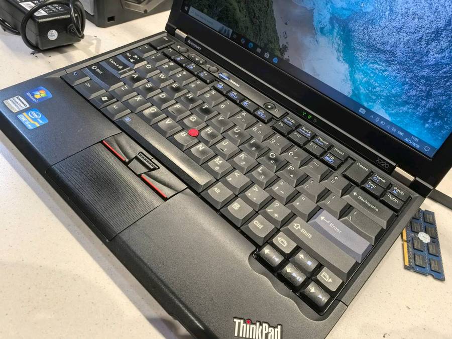 late entry-LENOVO THINKPAD X220*i5-2540m*4GB RAM-320GB HDD*HD