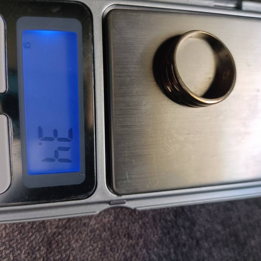 9ct Solid Gold Ring 3.1 grams