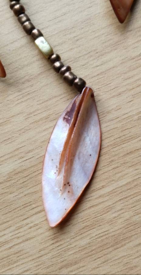 Beautiful vintage style ladies necklace. 530 mm long.