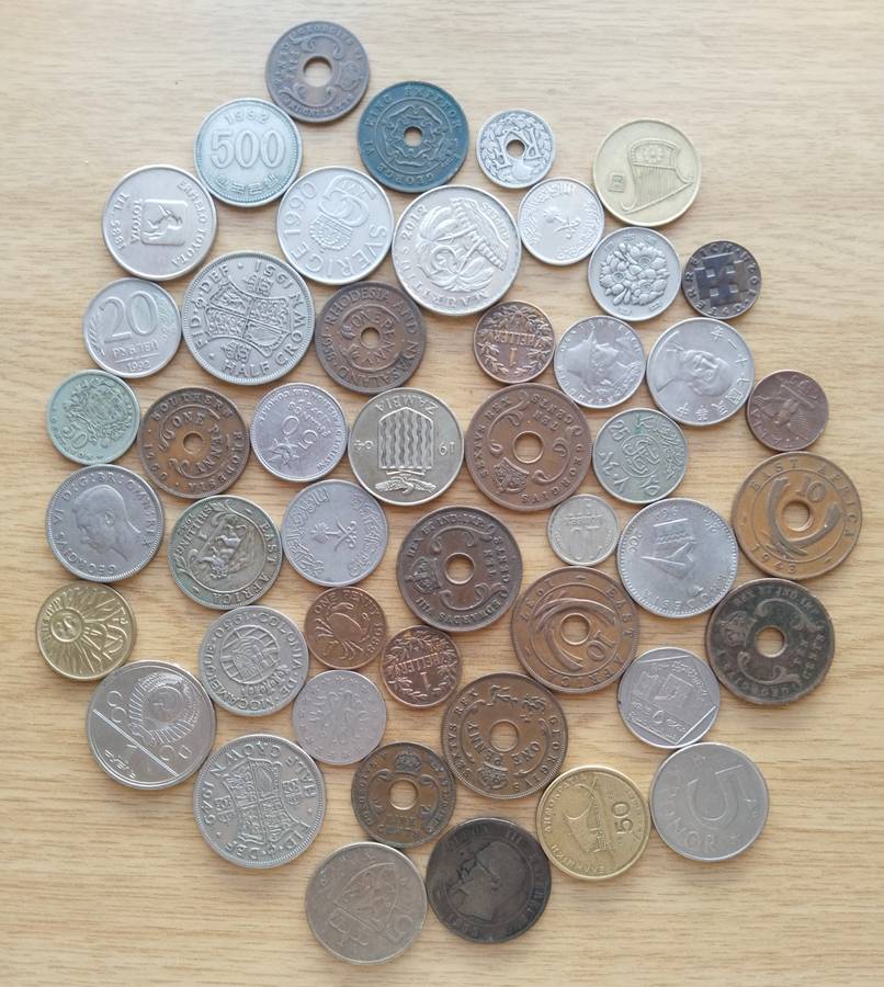 Large collection of old coins from around the world. Some good.