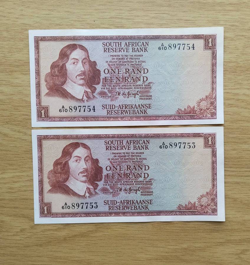 South African de Jongh Collection of 2 Consecutive number R1 Bank Notes. (753-754)