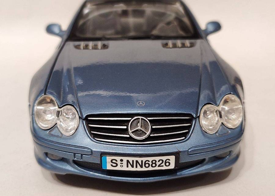 *PRE-LOVED/NO BOX* 1/18 MotorMax Mercedes-Benz SL500 Metallic Blue