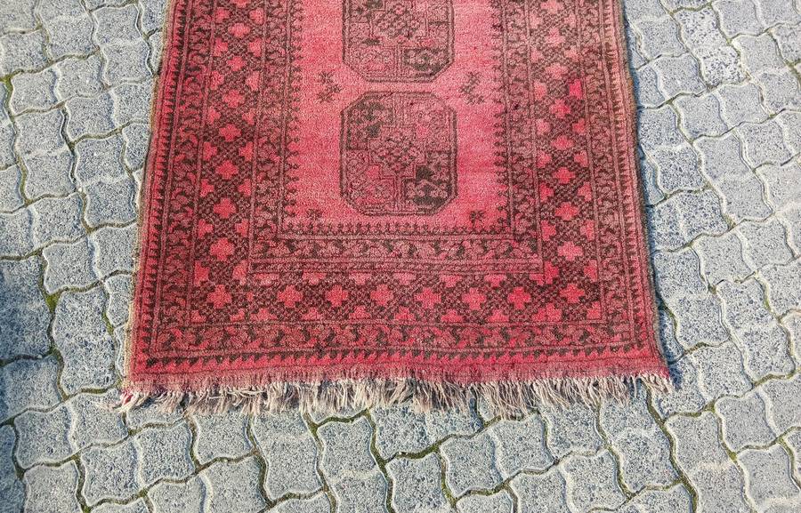 GENUINE HAND KNOTTED PERSIAN CARPET 1620MM BY 1850MM