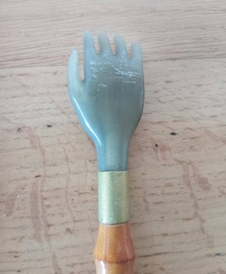 LOVELY VINTAGE BAMBOO CANE SHOE HORNS AND BACK SCRATCHERS