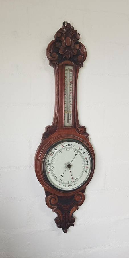 VINTAGE OAK CARVED ANEROID BAROMETER