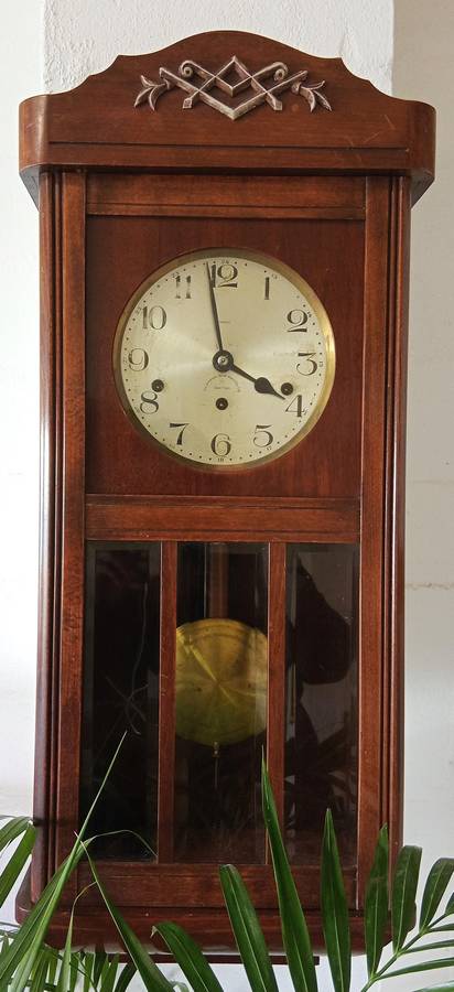 STUNNING AMERICAN SWISS VINTAGE MECHANICAL WALL CLOCK