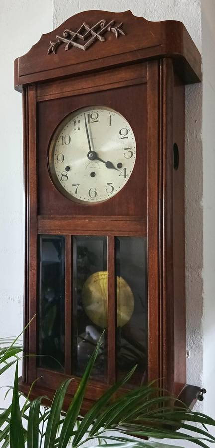 STUNNING AMERICAN SWISS VINTAGE MECHANICAL WALL CLOCK