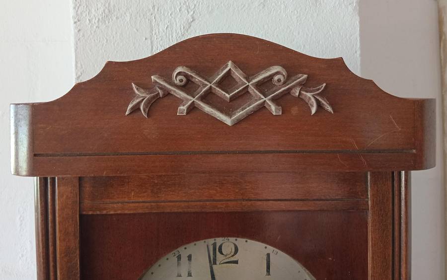 STUNNING AMERICAN SWISS VINTAGE MECHANICAL WALL CLOCK