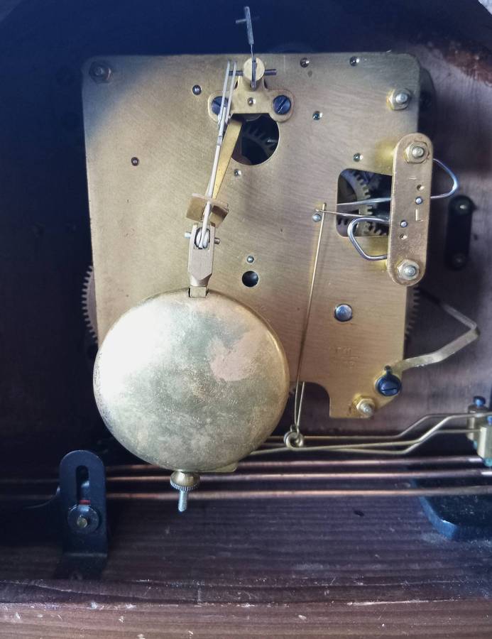 VINTAGE ART DECO CHIMING MANTEL CLOCK *HIGHLY COLLECTABLE*