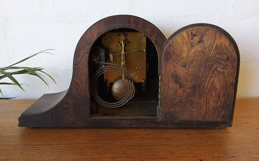 VINTAGE ART DECO ORIGINAL MANTLE CLOCK (HIGHLY COLLECTABLE)