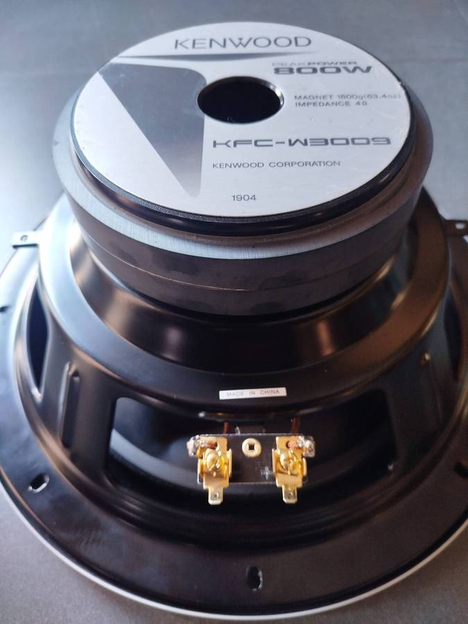 Kenwood 12" Subwoofer (KFC-W3009) - Excellent Condition